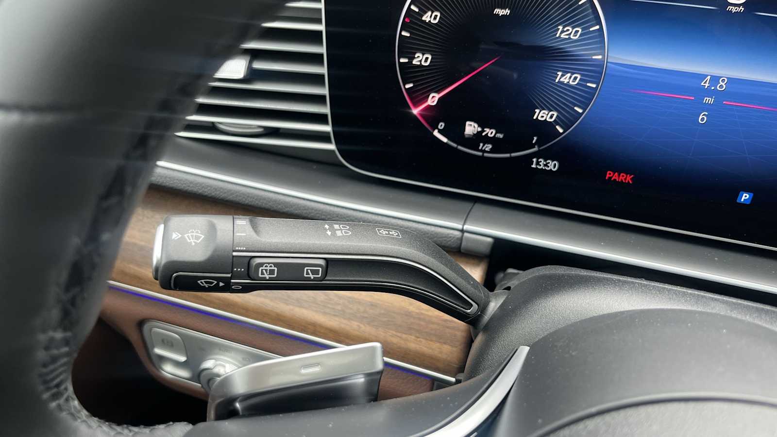 Thumbnail: 2026 Mercedes-Benz GLE - 44