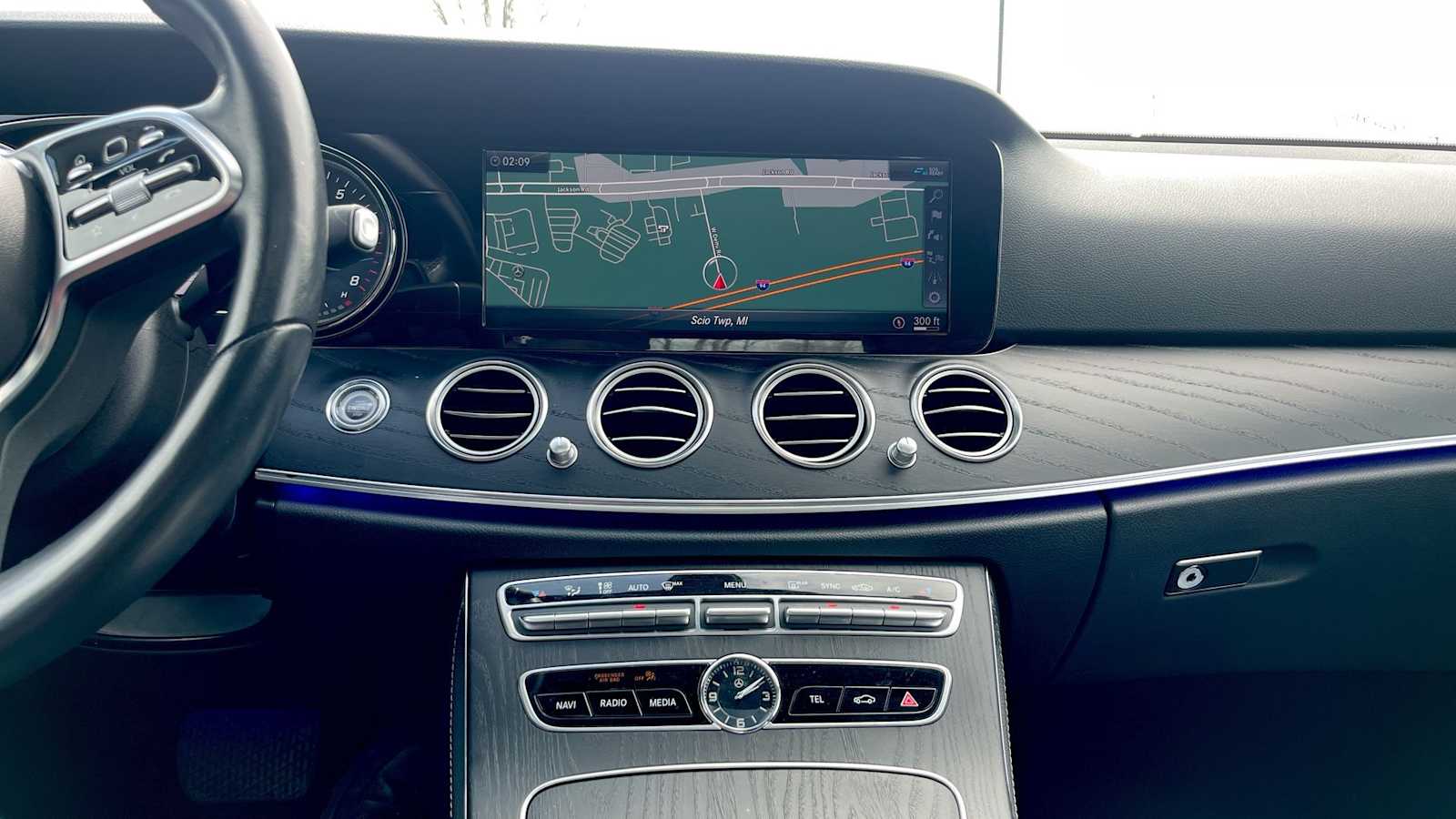Thumbnail: 2019 Mercedes-Benz E-Class - 43