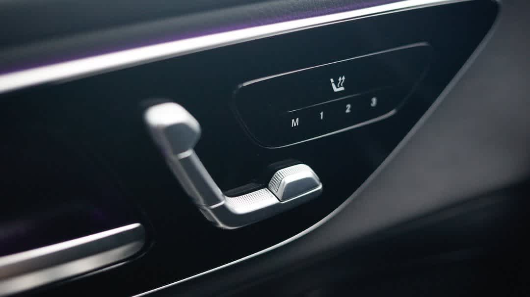 Thumbnail: 2025 Mercedes-Benz GLC - 28