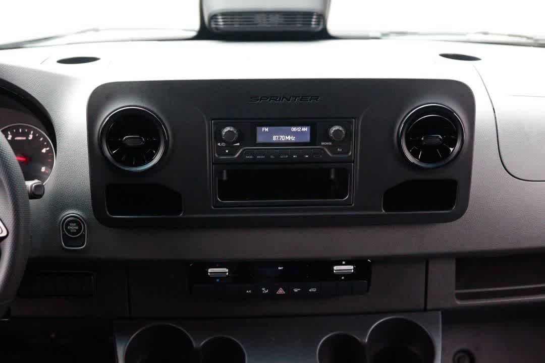 Thumbnail: 2025 Mercedes-Benz Sprinter - 15