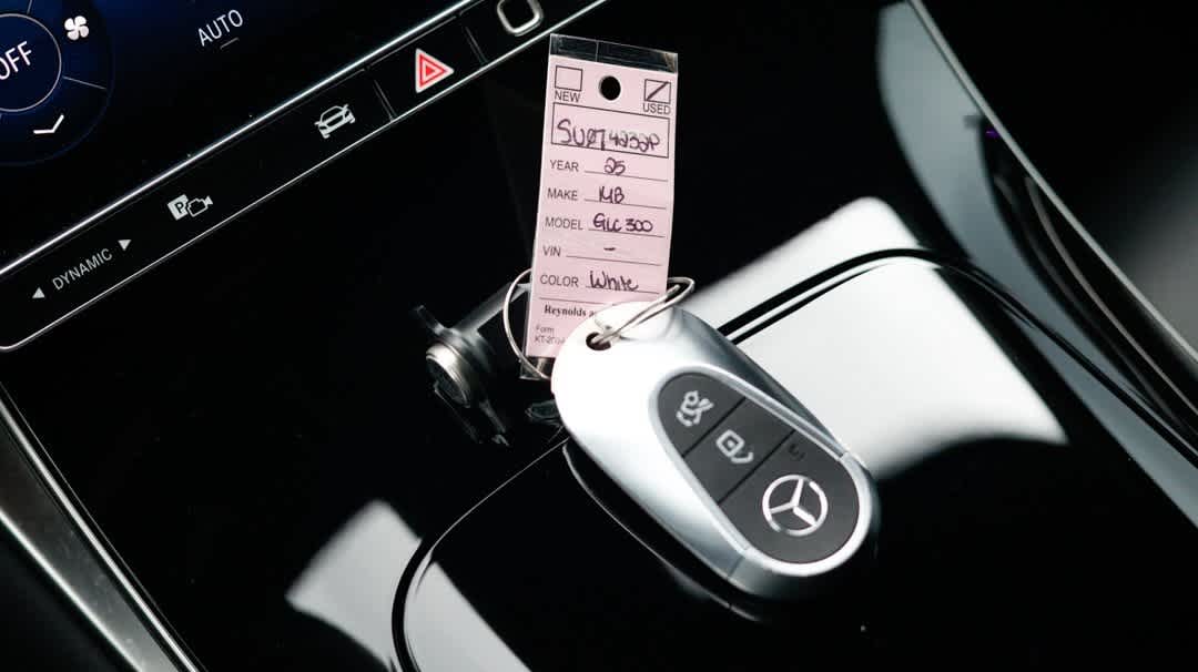 Thumbnail: 2025 Mercedes-Benz GLC - 38