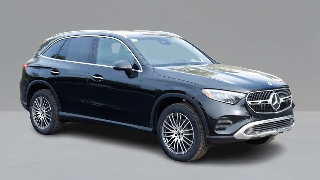 2026 Mercedes Benz GLC 300 4MATIC photo 3