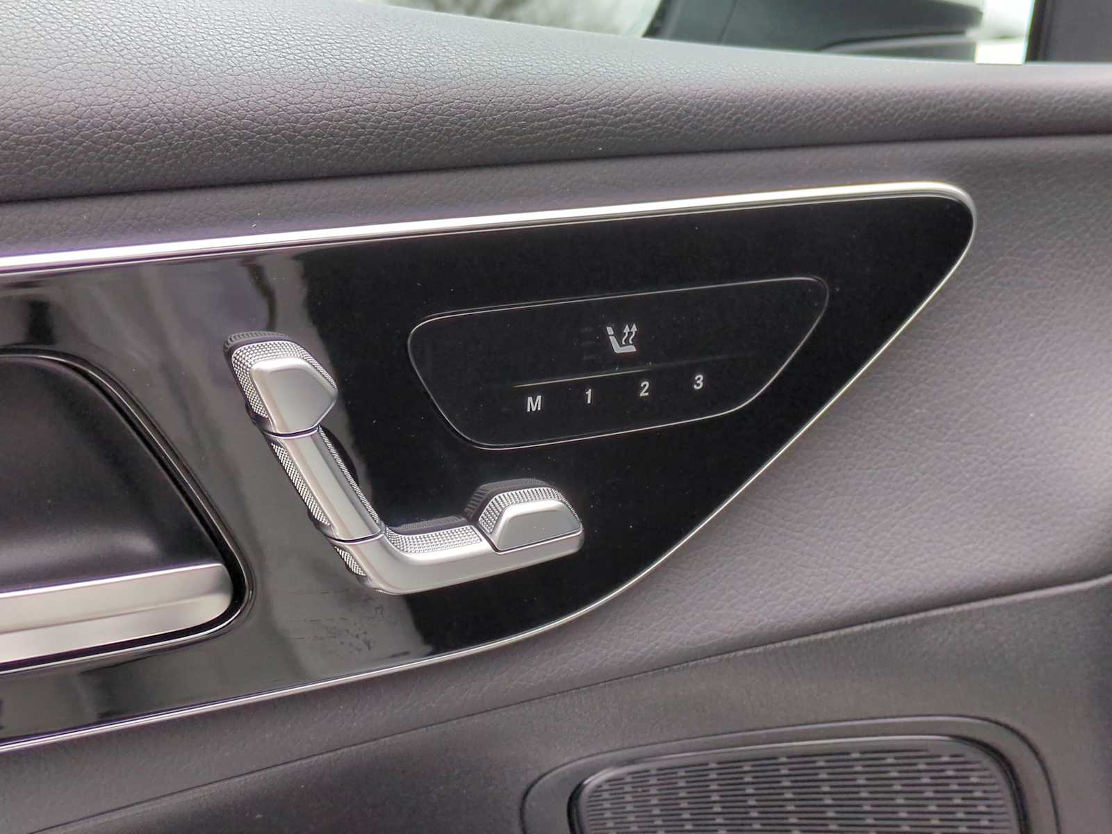 Thumbnail: 2025 Mercedes-Benz GLC - 18