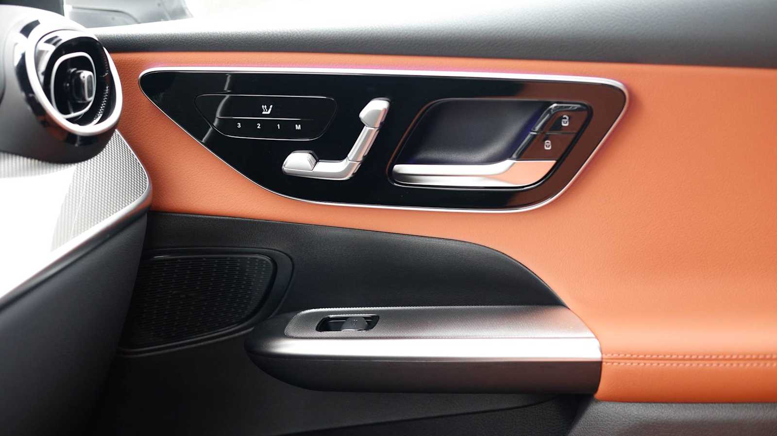 Thumbnail: 2026 Mercedes-Benz GLC - 28