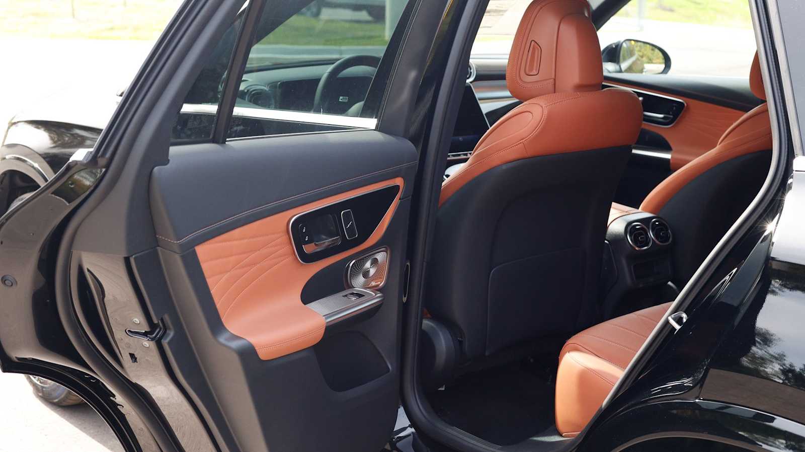 Thumbnail: 2026 Mercedes-Benz GLC - 18