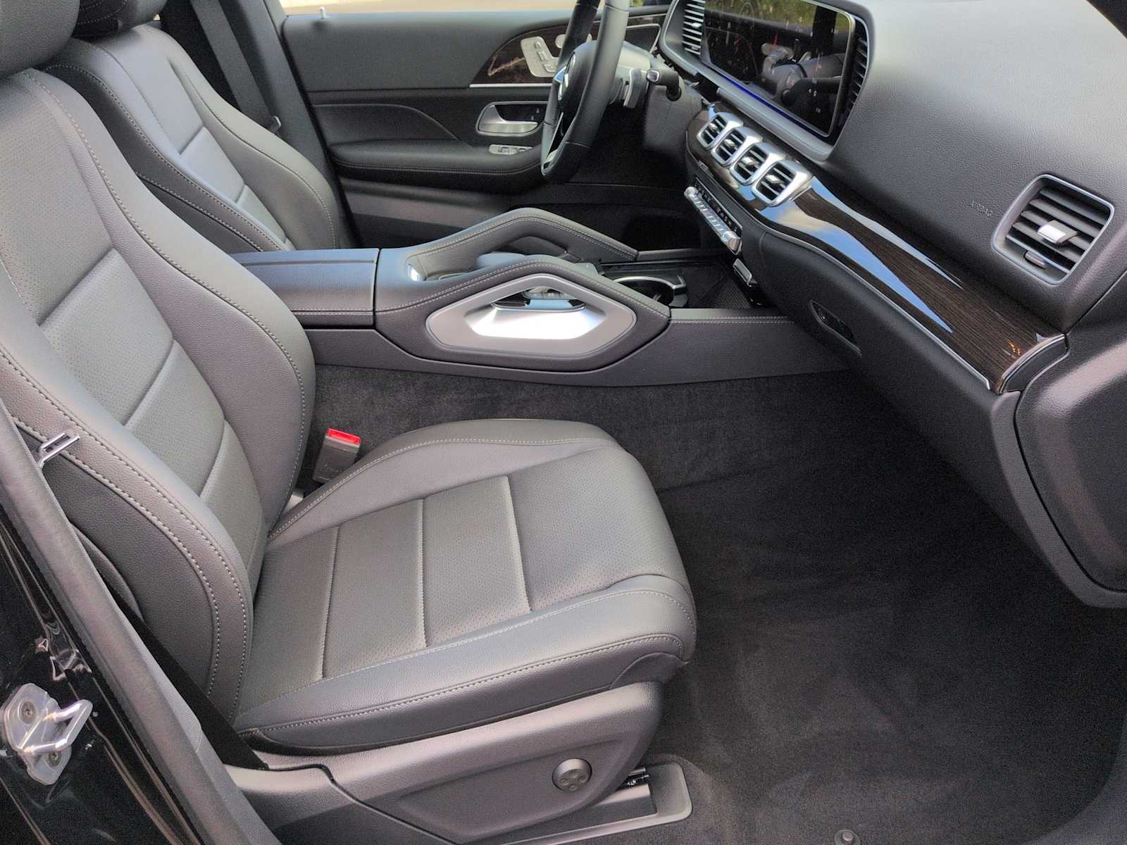 Thumbnail: 2025 Mercedes-Benz GLE - 24