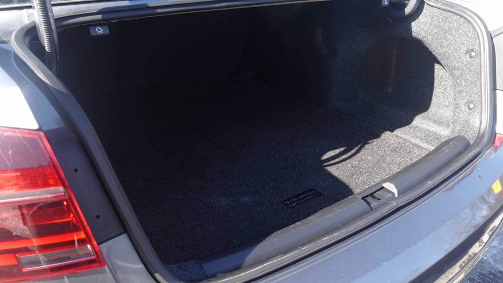 Thumbnail: 2017 Volkswagen Passat - 18