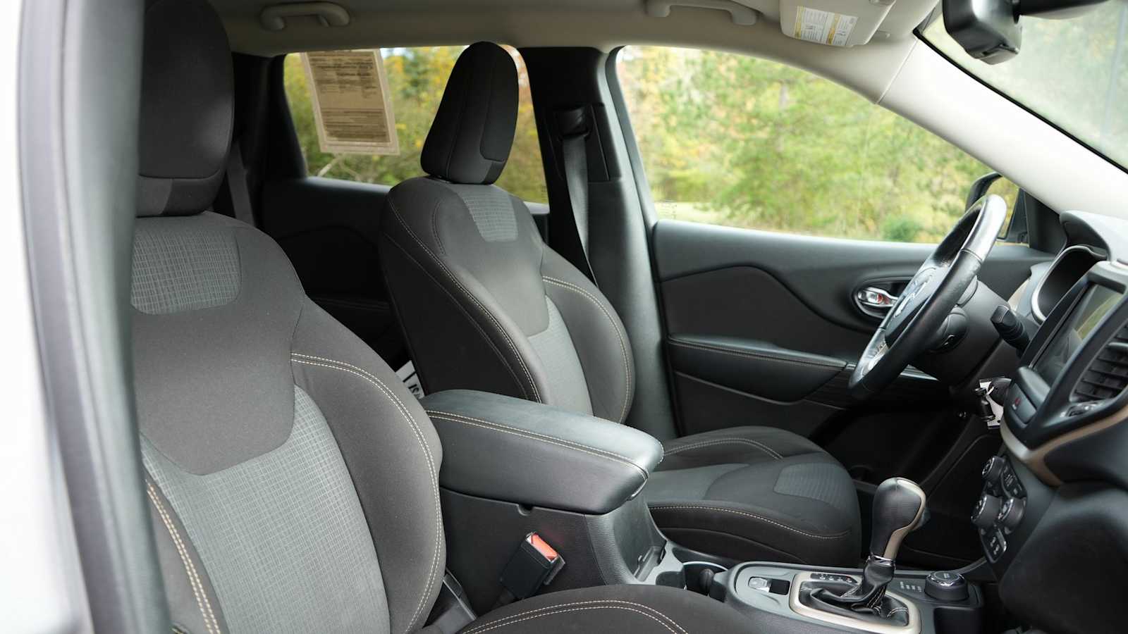 Thumbnail: 2016 Jeep Cherokee - 38