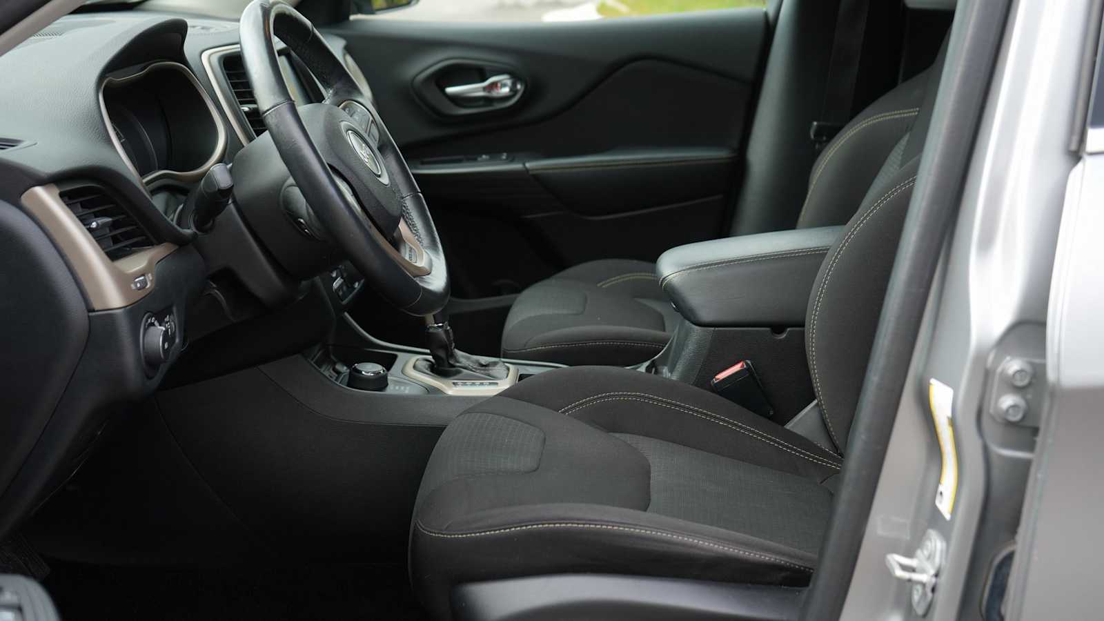 Thumbnail: 2016 Jeep Cherokee - 20