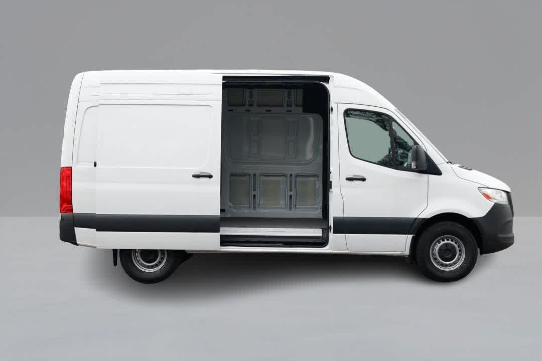Thumbnail: 2025 Mercedes-Benz Sprinter - 9