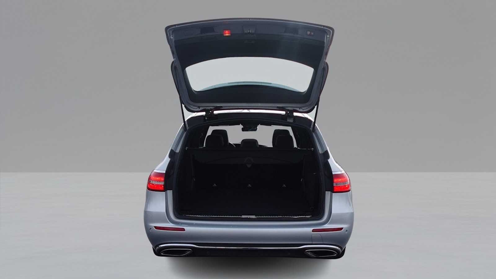 Thumbnail: 2017 Mercedes-Benz E-Class - 10