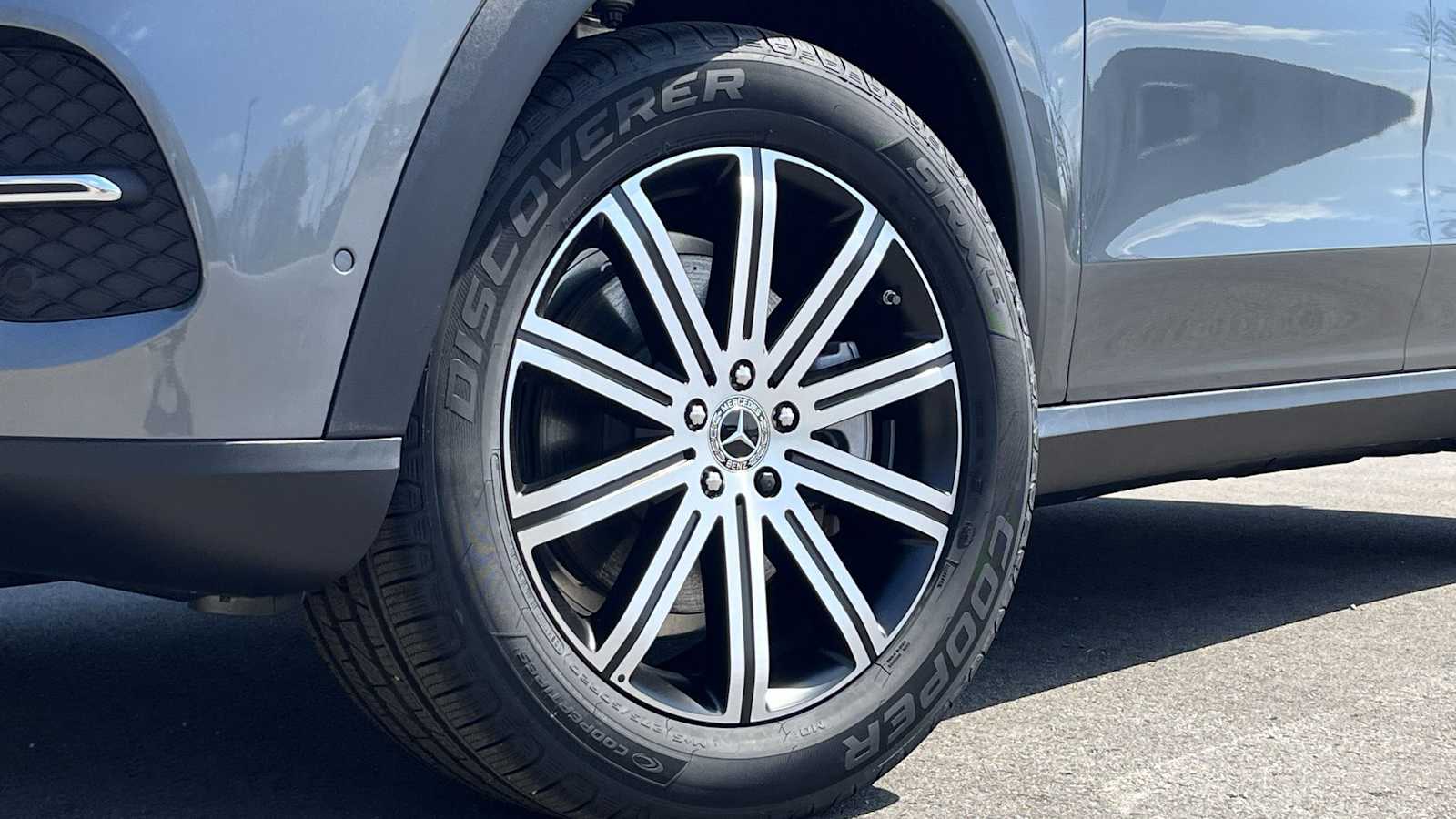 Thumbnail: 2026 Mercedes-Benz GLE - 26
