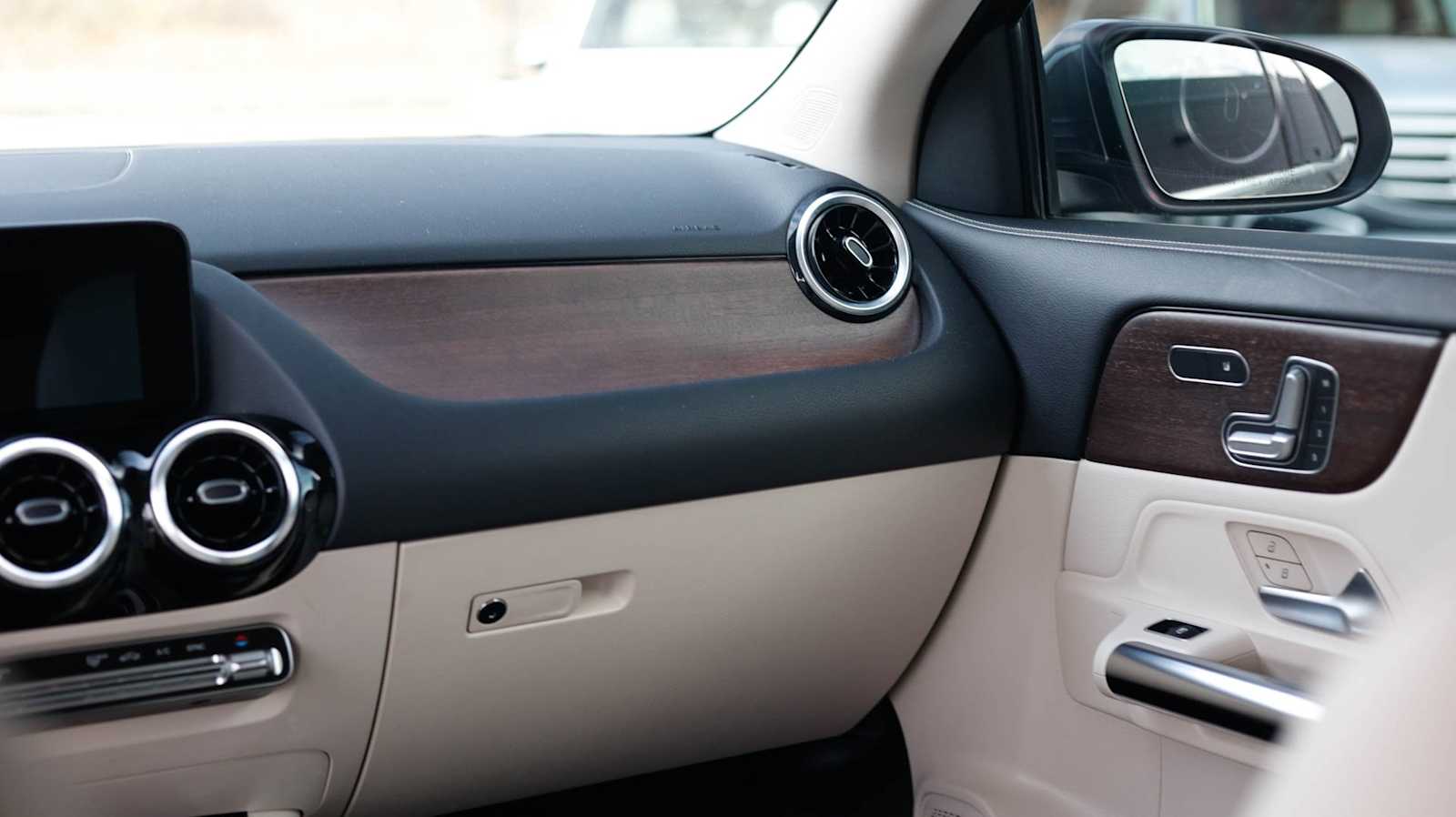 Thumbnail: 2022 Mercedes-Benz GLA - 21