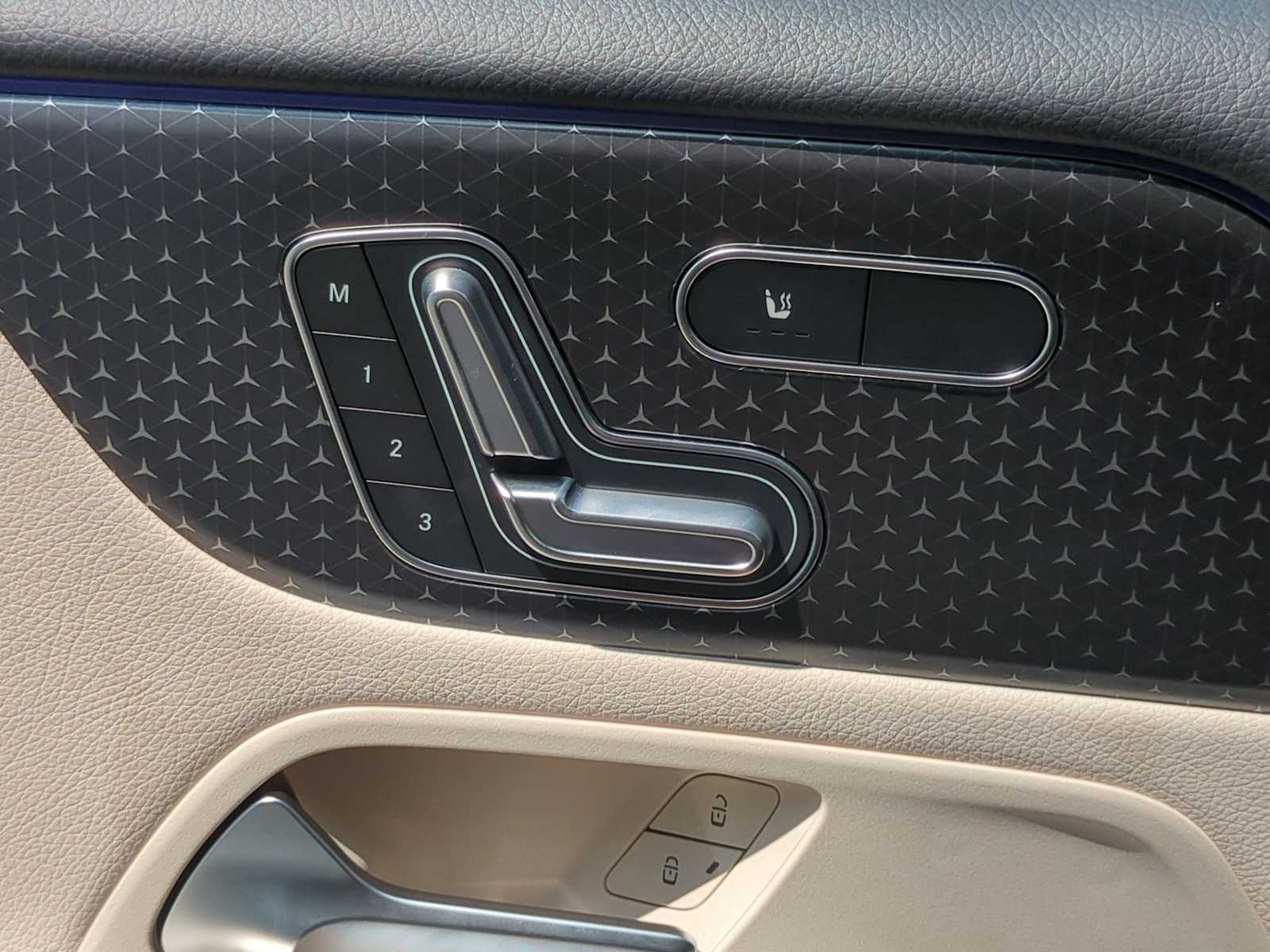 Thumbnail: 2025 Mercedes-Benz GLB - 18