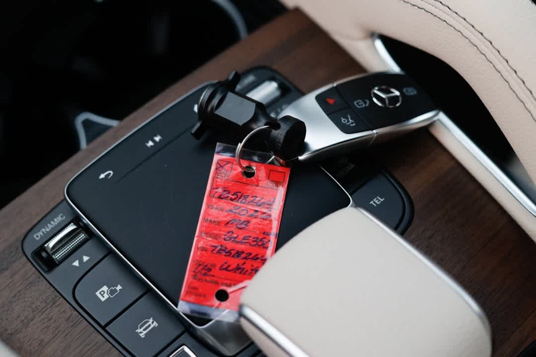 Thumbnail: 2026 Mercedes-Benz GLE - 26