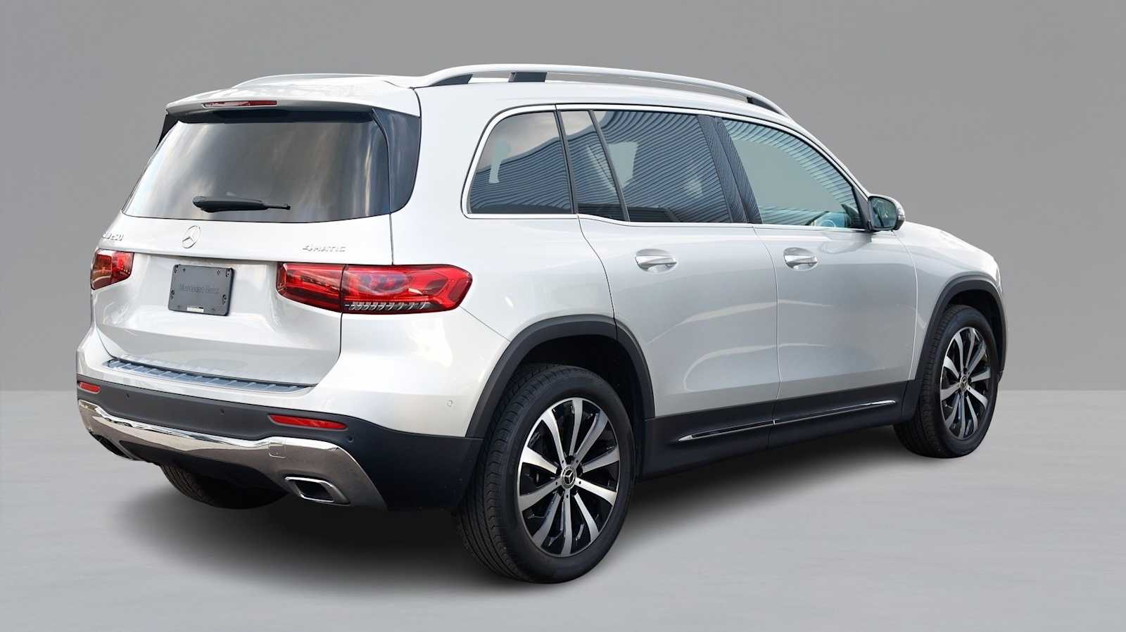 Thumbnail: 2023 Mercedes-Benz GLB - 4