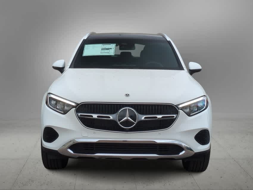 2025 Mercedes Benz GLC 300 4MATIC photo 3