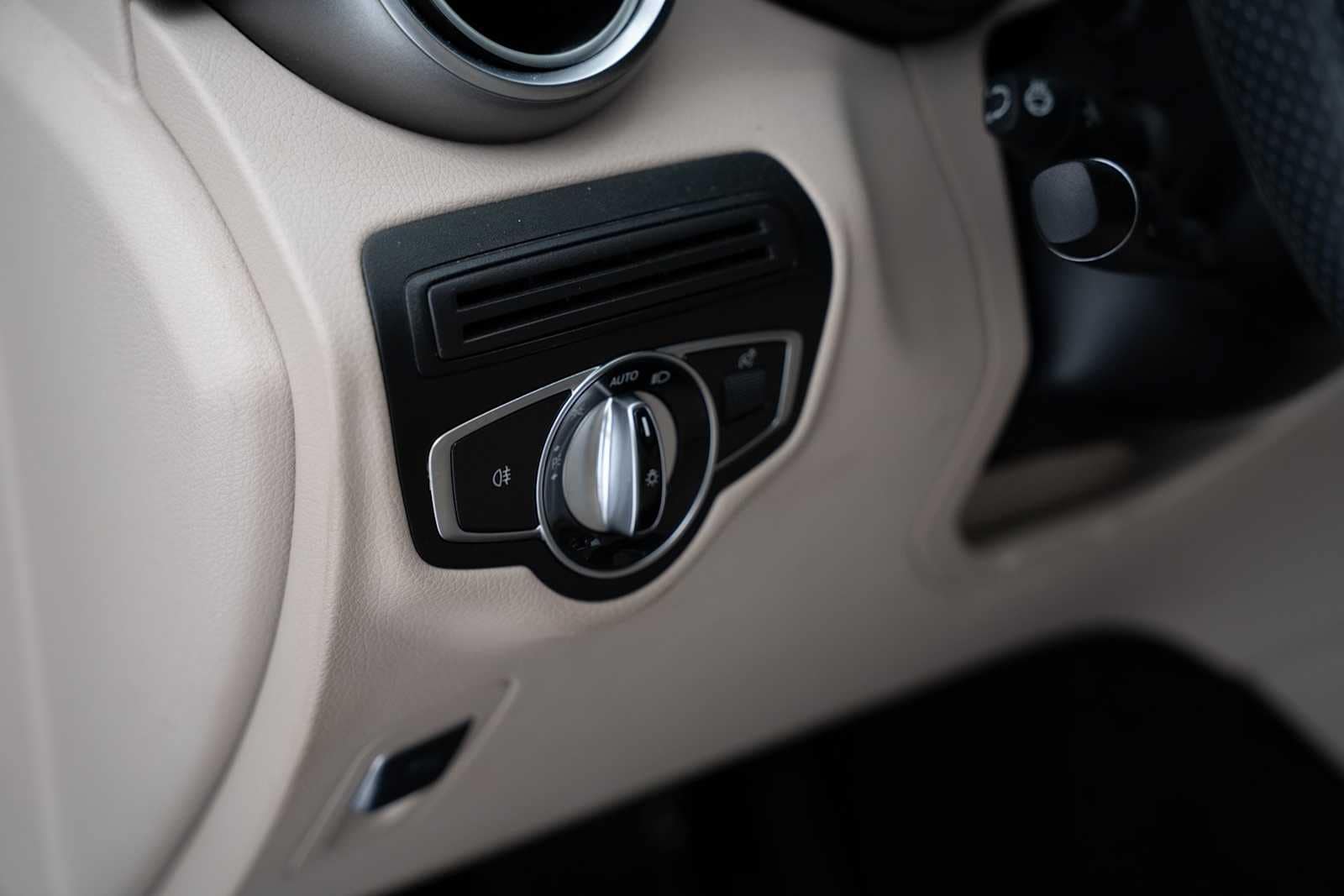 Thumbnail: 2016 Mercedes-Benz GLC - 26