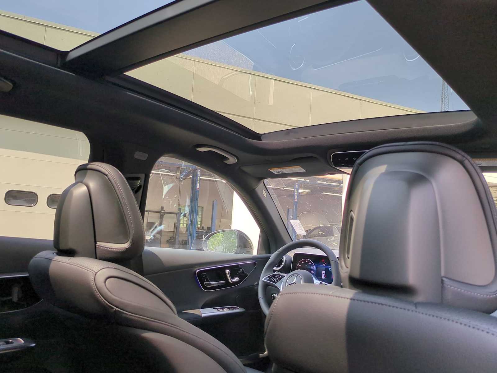 Thumbnail: 2025 Mercedes-Benz GLC - 23