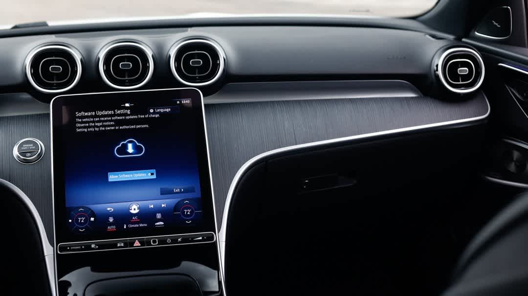 Thumbnail: 2024 Mercedes-Benz C-Class - 25