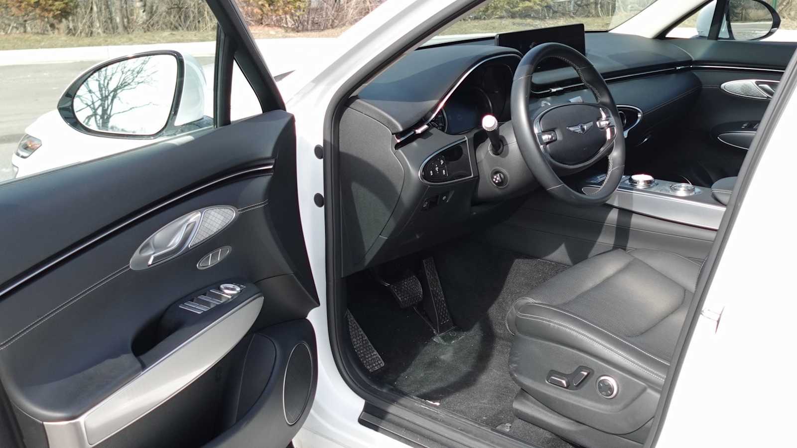 Thumbnail: 2025 Genesis GV70 - 26