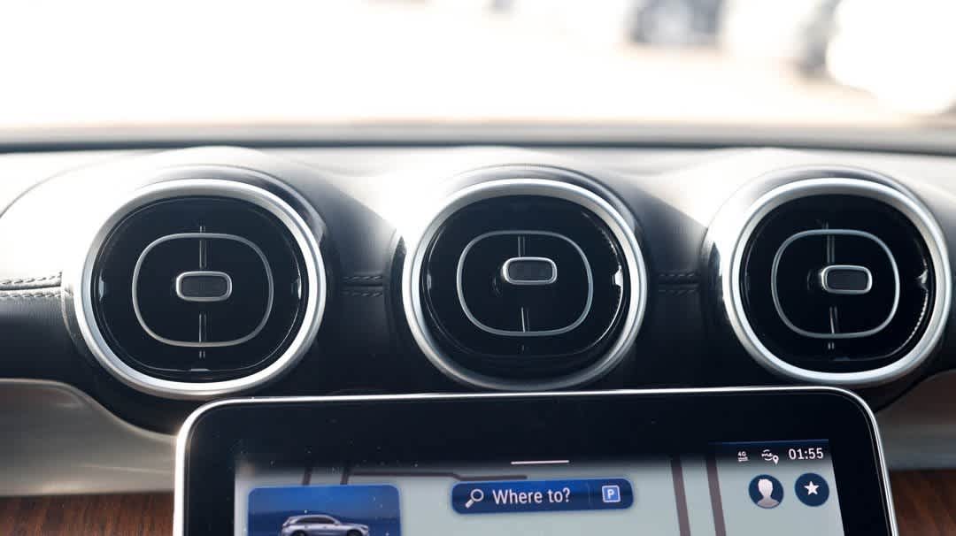 Thumbnail: 2023 Mercedes-Benz GLC - 18