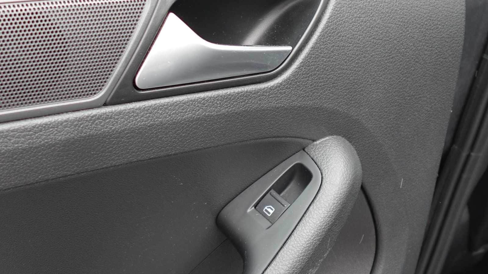 Thumbnail: 2018 Volkswagen Jetta - 37