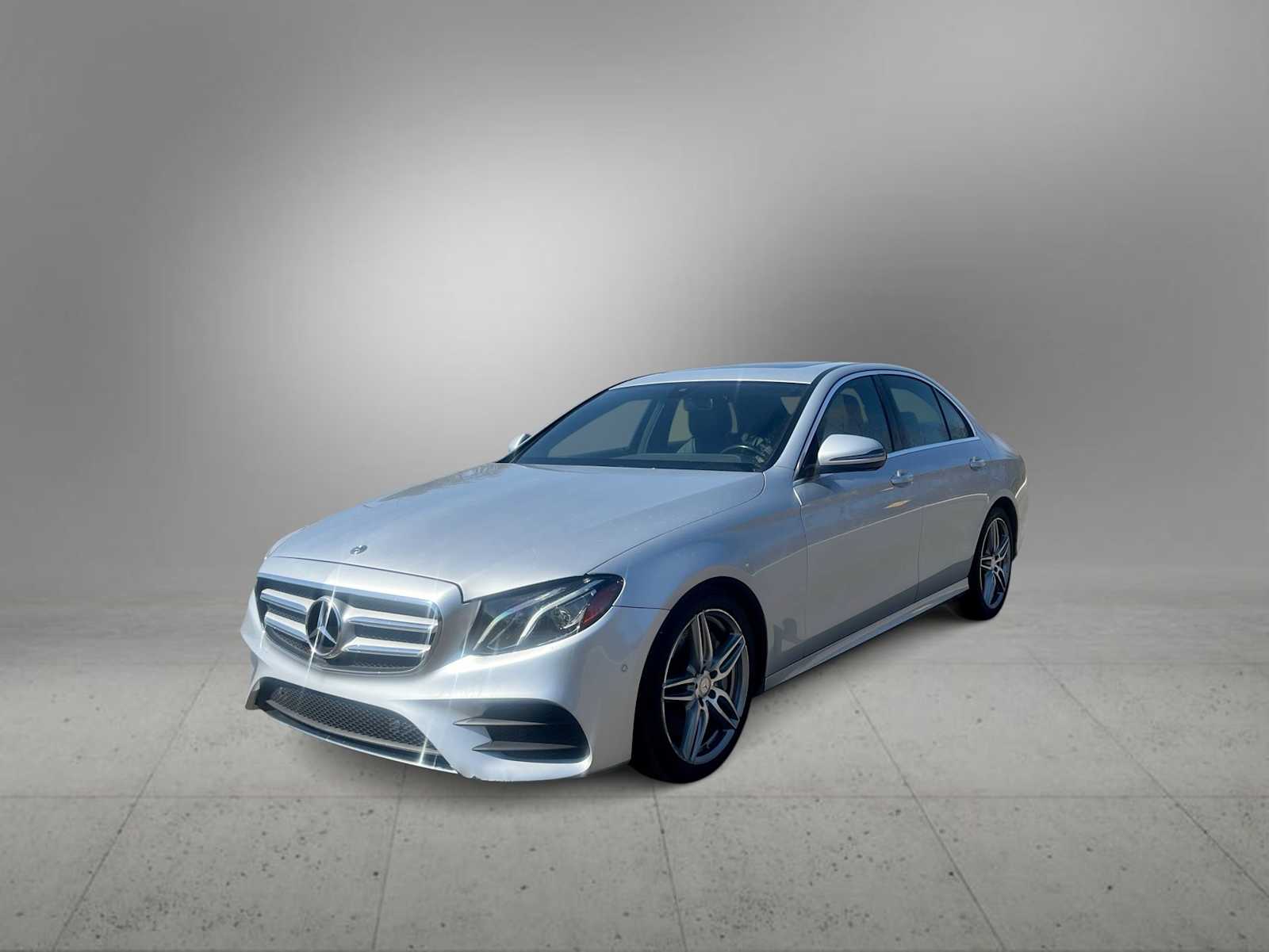 Thumbnail: 2017 Mercedes-Benz E-Class - 4