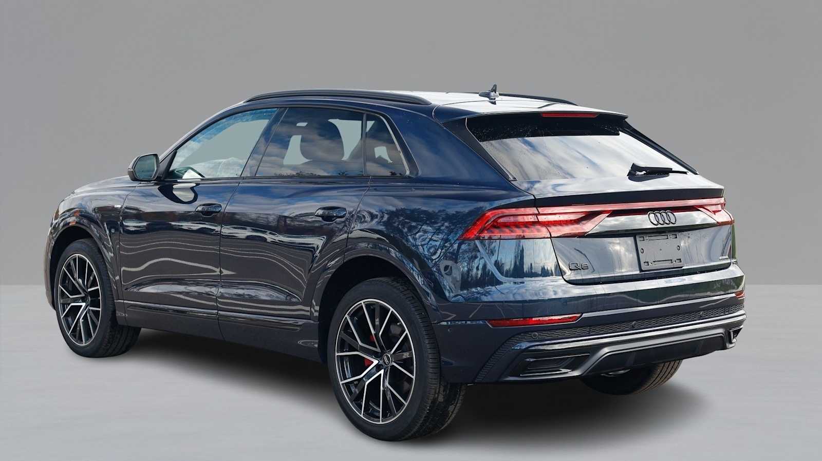 Thumbnail: 2023 Audi Q8 - 8
