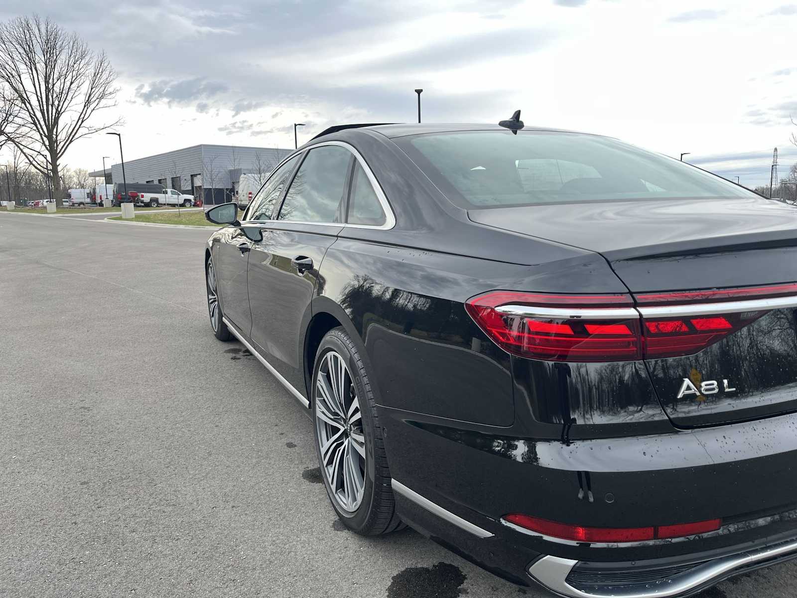 Thumbnail: 2023 Audi A8 - 18