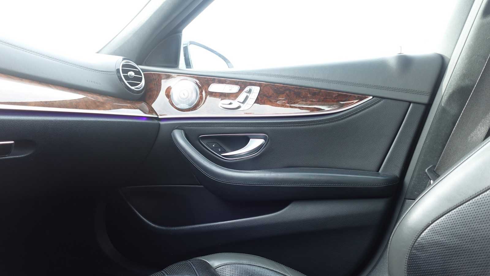 Thumbnail: 2017 Mercedes-Benz E-Class - 36