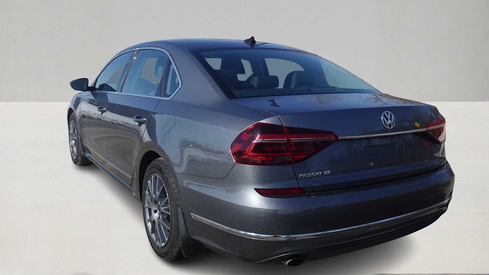 Thumbnail: 2017 Volkswagen Passat - 7