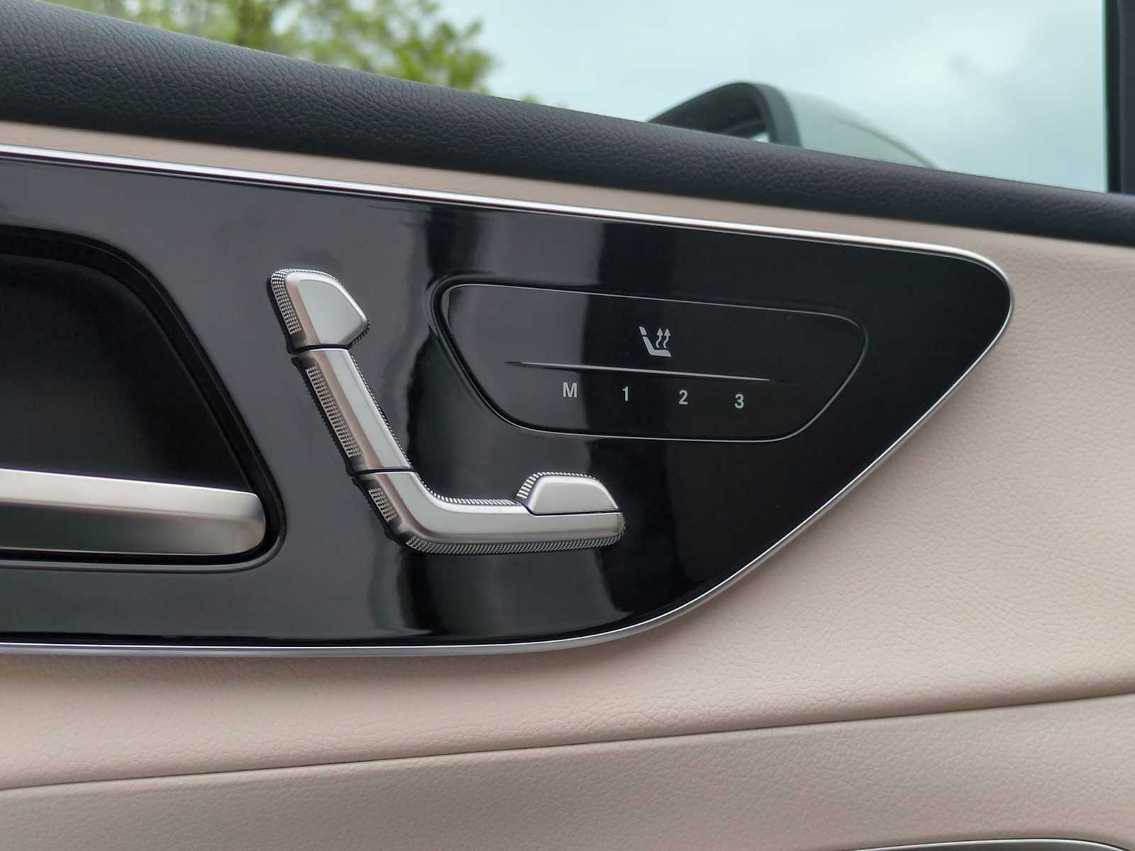 Thumbnail: 2025 Mercedes-Benz GLC - 18