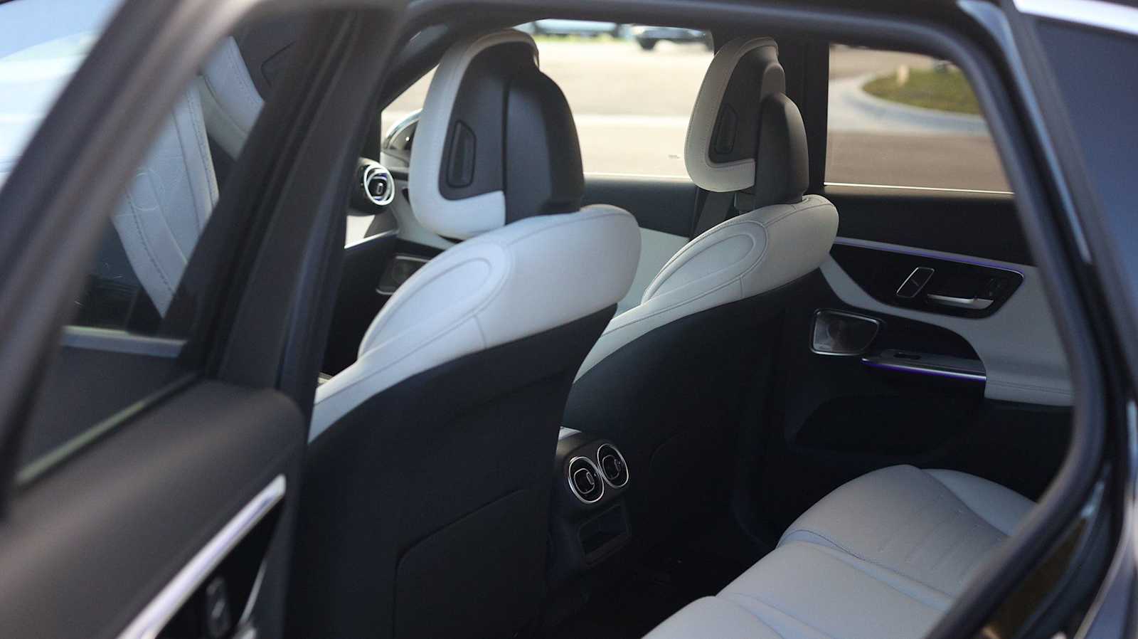 Thumbnail: 2026 Mercedes-Benz GLC - 27