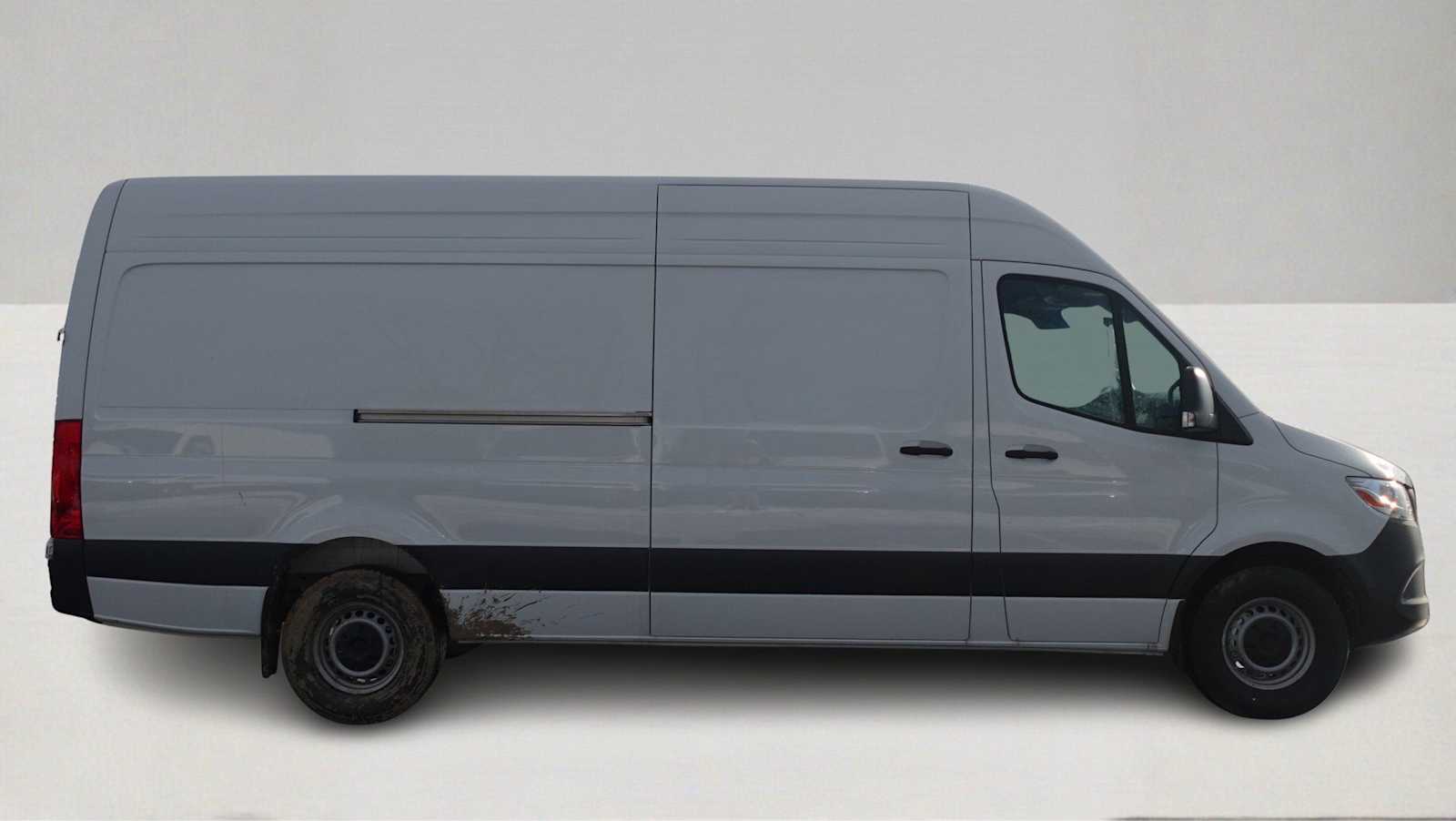 Thumbnail: 2025 Mercedes-Benz Sprinter - 4
