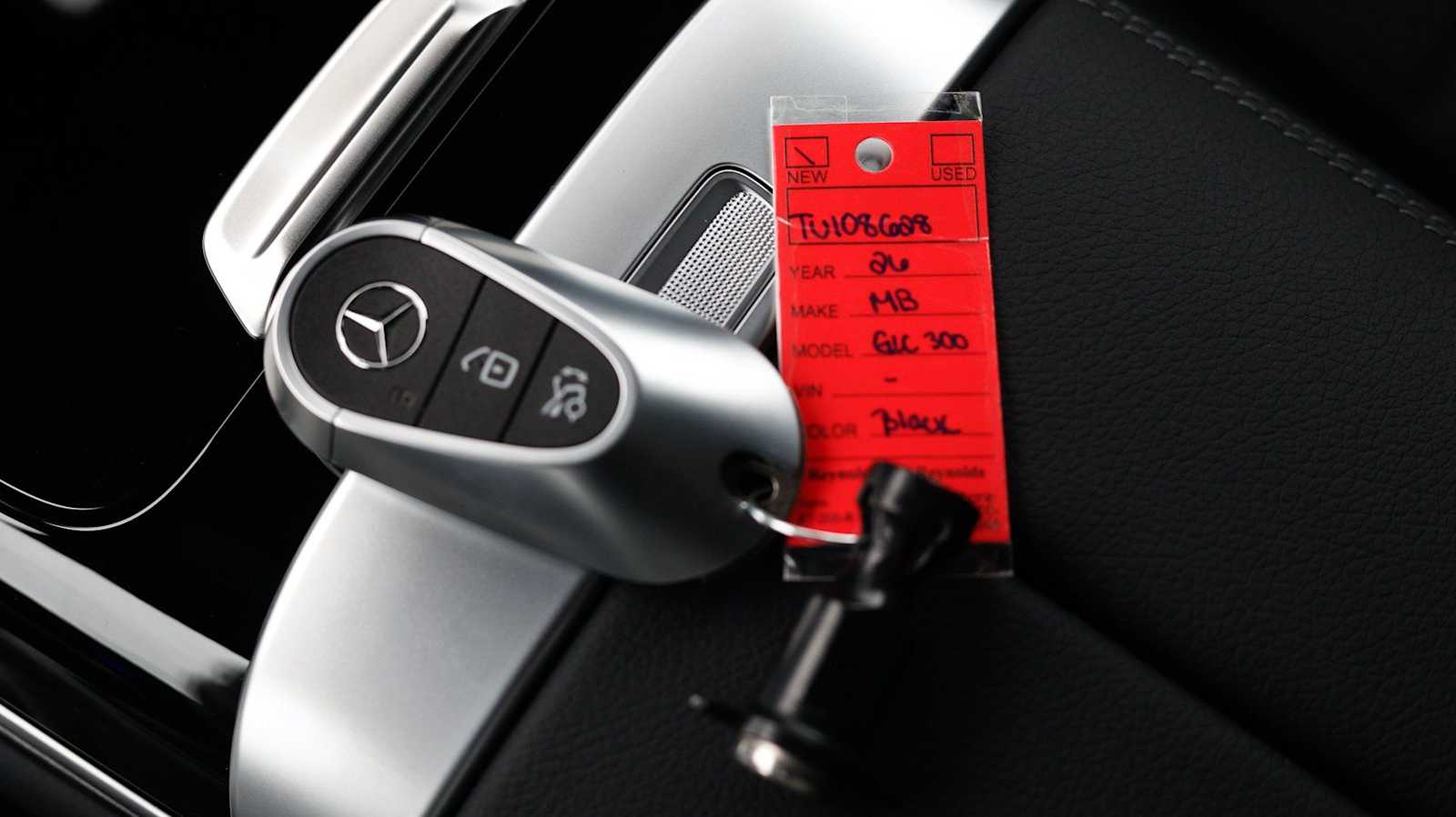 Thumbnail: 2026 Mercedes-Benz GLC - 35