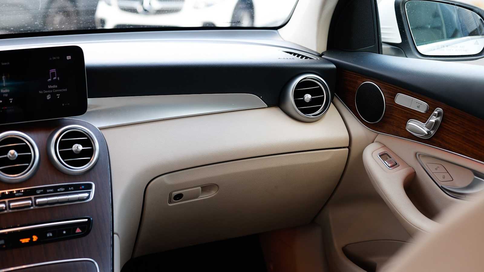 Thumbnail: 2022 Mercedes-Benz GLC - 19