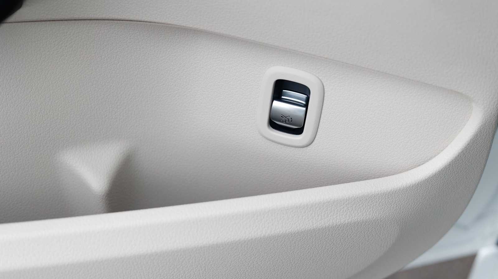 Thumbnail: 2026 Mercedes-Benz C-Class - 28