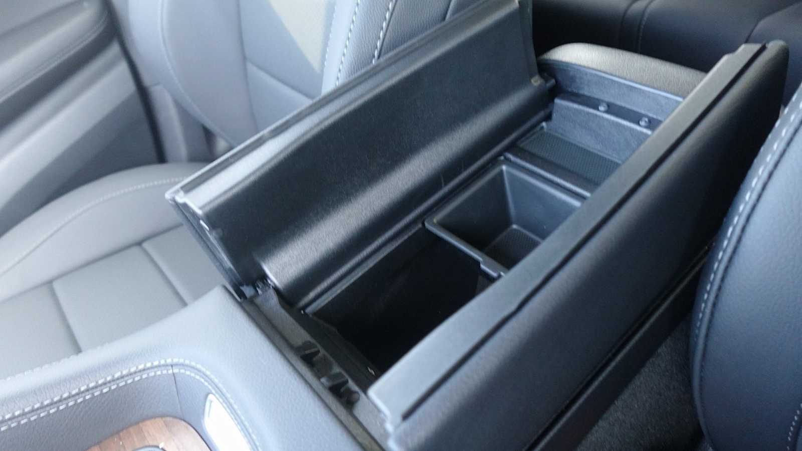 Thumbnail: 2026 Mercedes-Benz GLE - 37