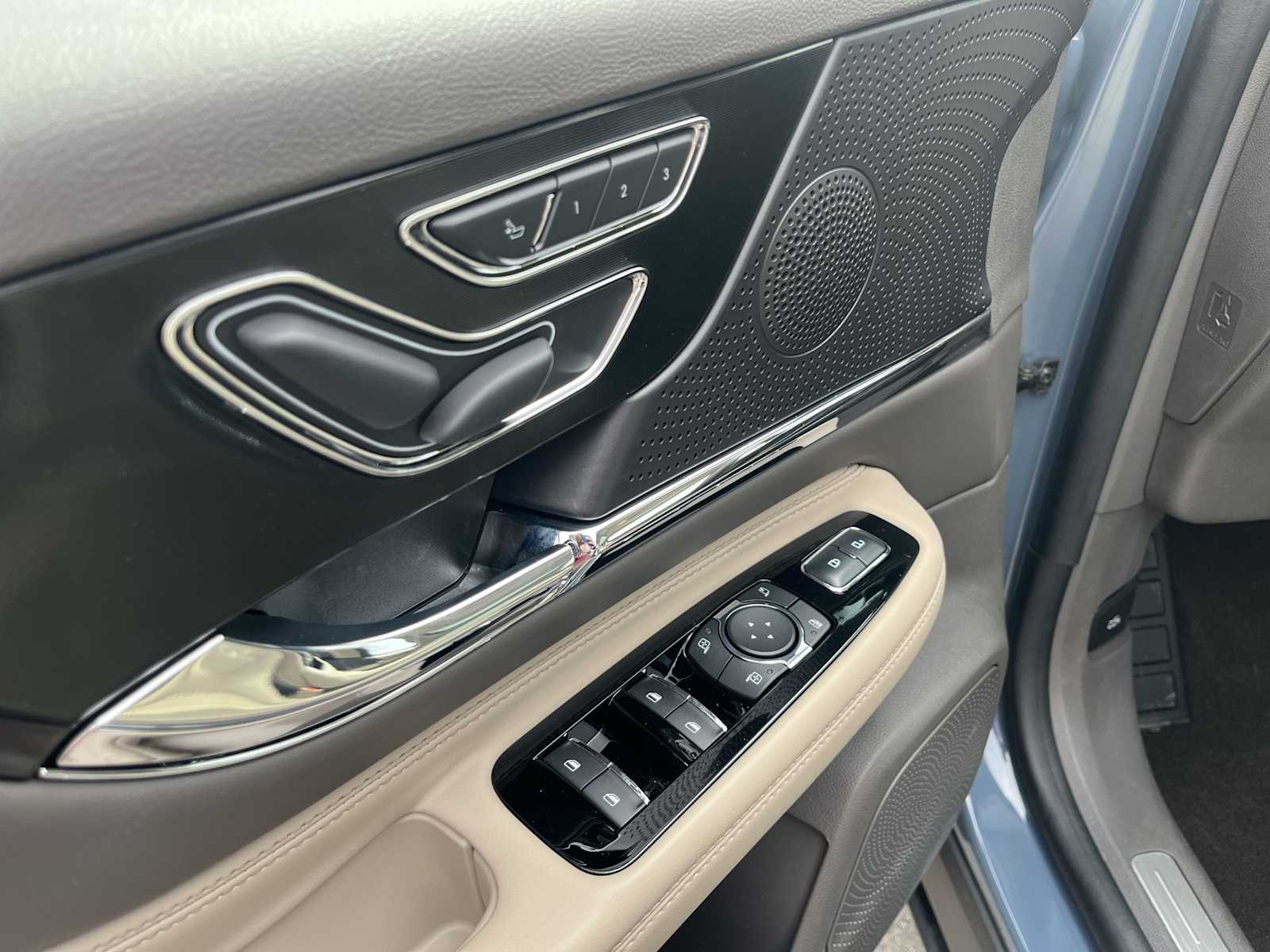 Thumbnail: 2024 Lincoln Corsair - 28