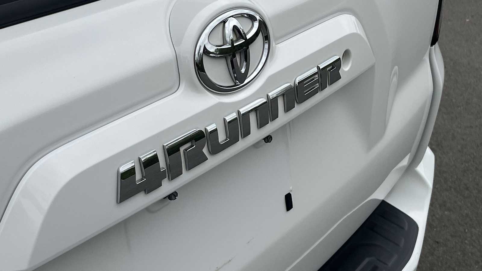 Thumbnail: 2015 Toyota 4Runner - 24
