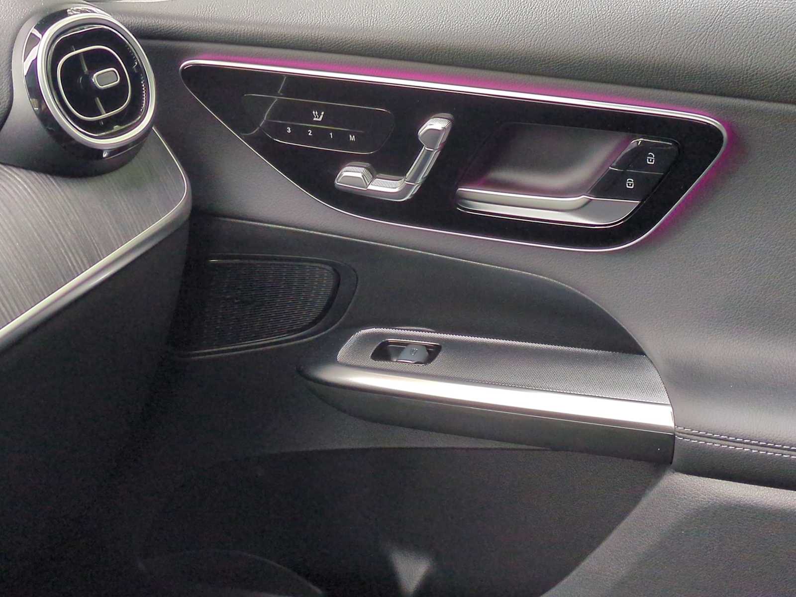 Thumbnail: 2025 Mercedes-Benz GLC - 29