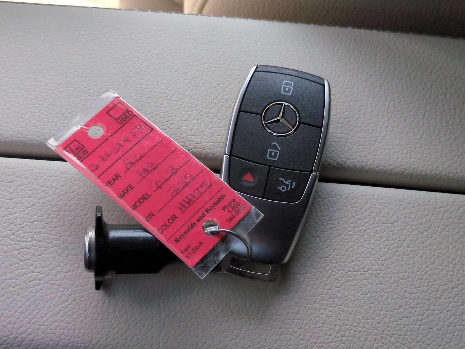 Thumbnail: 2025 Mercedes-Benz GLB - 35