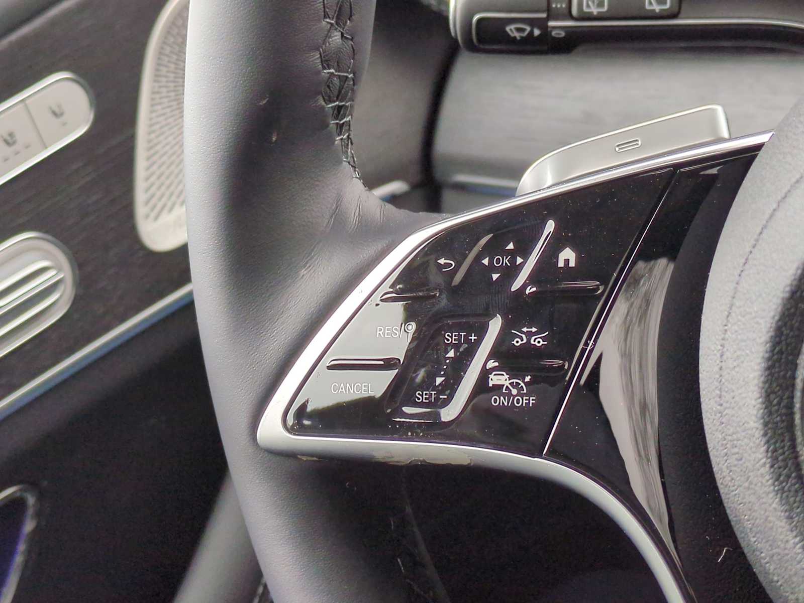 Thumbnail: 2025 Mercedes-Benz GLS - 26