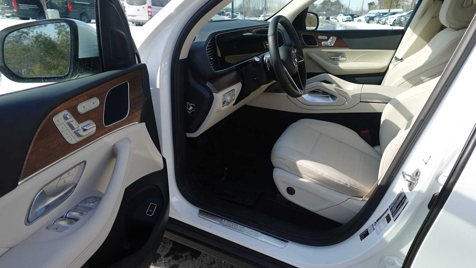 Thumbnail: 2026 Mercedes-Benz GLE - 22