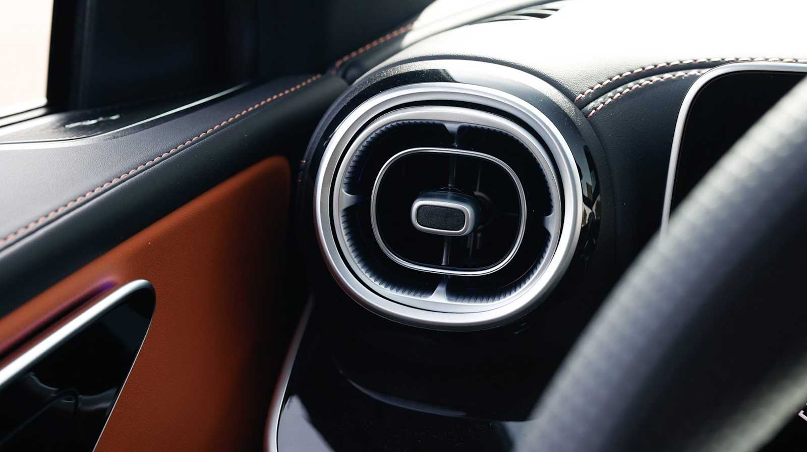 Thumbnail: 2026 Mercedes-Benz GLC - 29