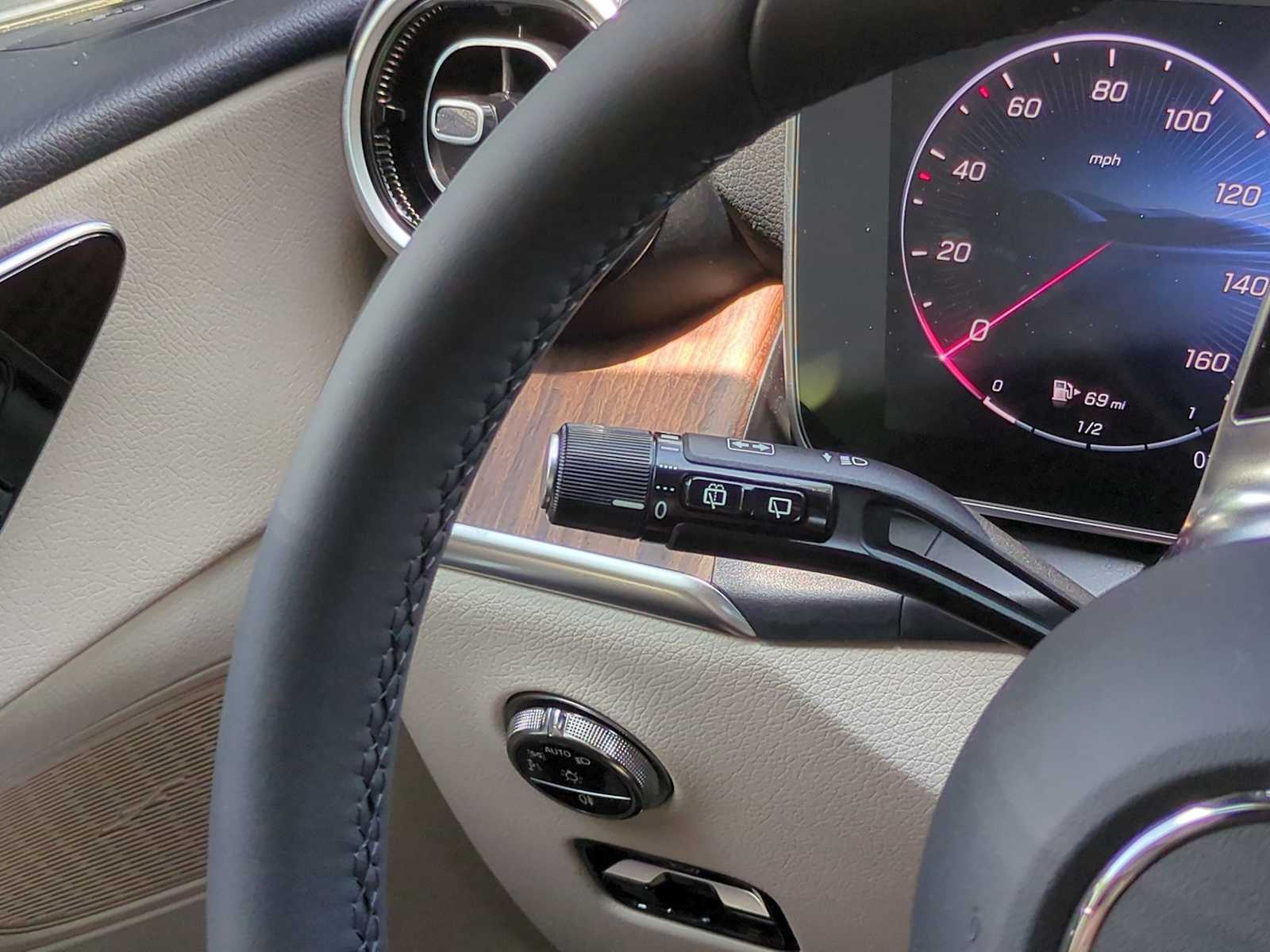Thumbnail: 2025 Mercedes-Benz GLC - 27