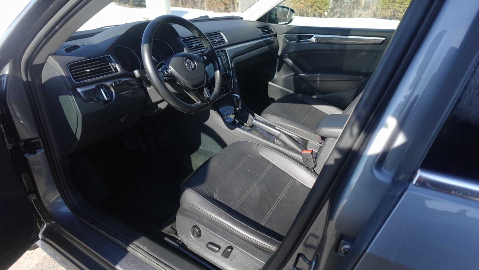 Thumbnail: 2017 Volkswagen Passat - 20