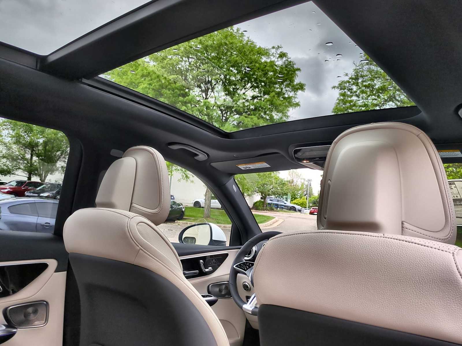 Thumbnail: 2025 Mercedes-Benz GLC - 23