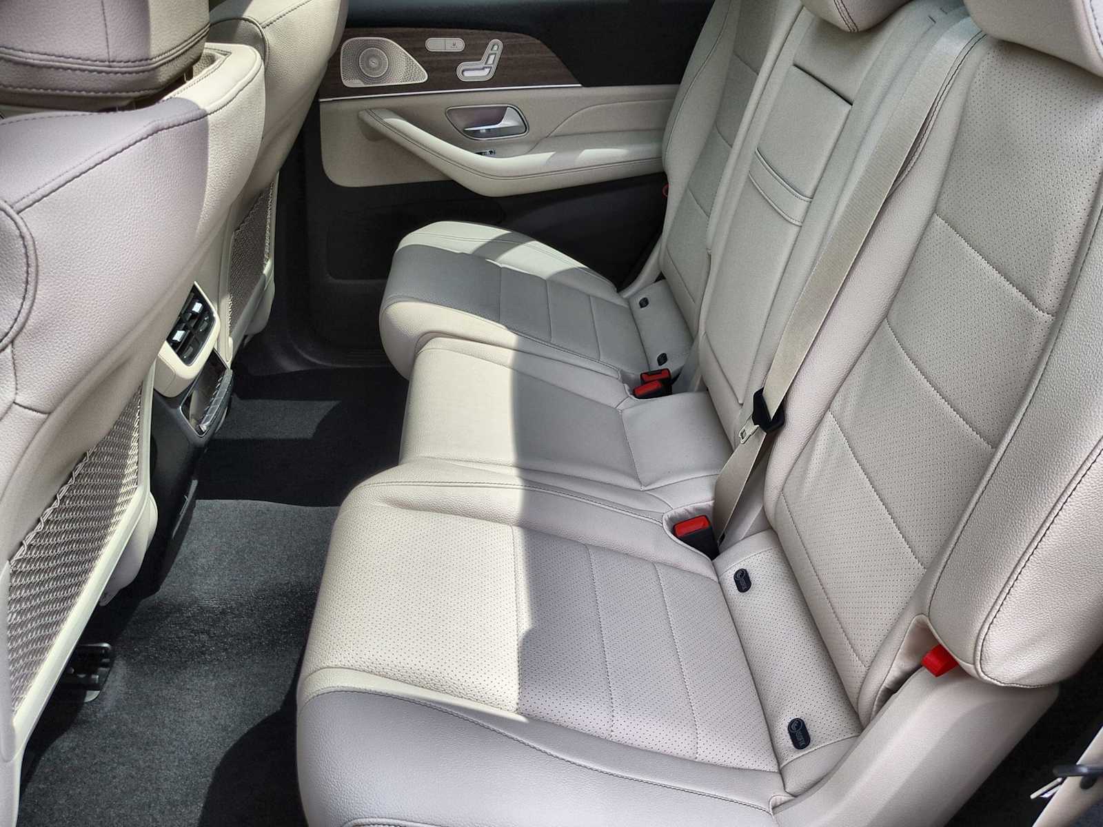 Thumbnail: 2025 Mercedes-Benz GLS - 21